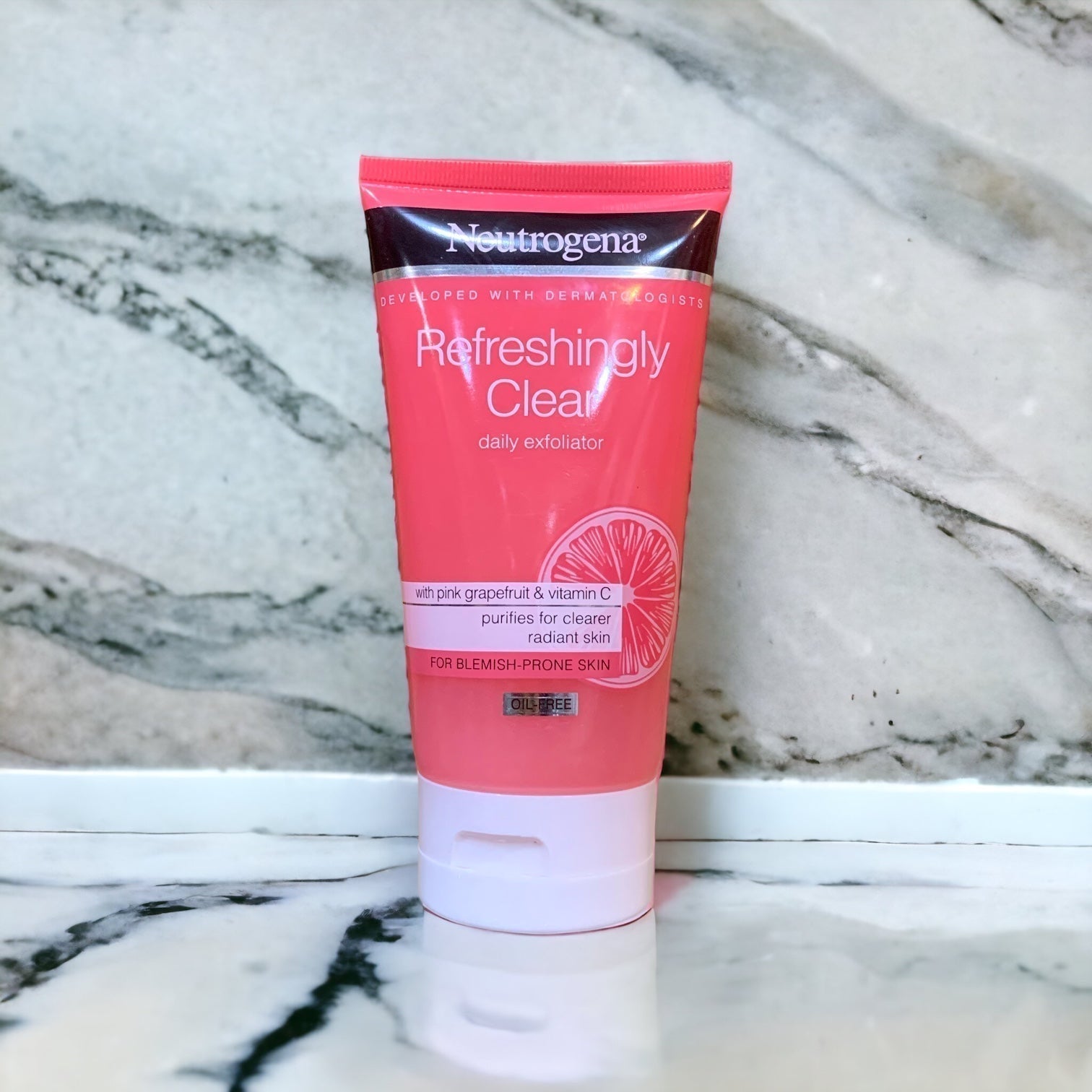Neutrogena Refreshingly Clear Oil Free Exfoliator - Classy Touch Pk